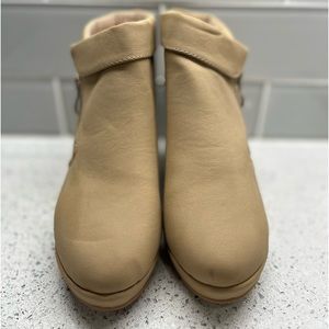 Lucky top tan Wedge Ankle boot